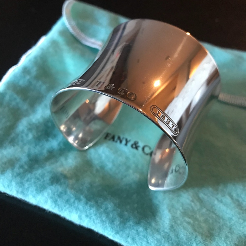 🦋TIFFANY & CO - Cuff Bracelet 
925 Silver